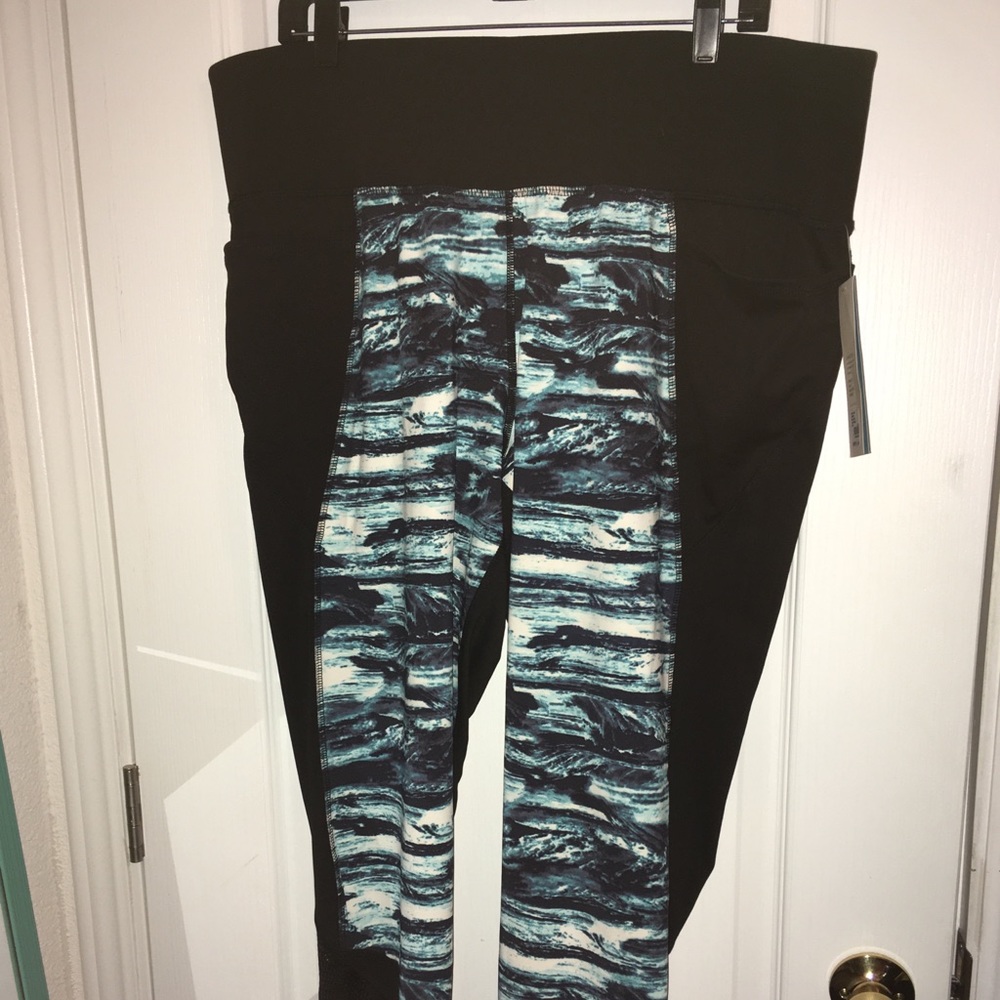 NWT Livi Active Wicking leggings size 22/24